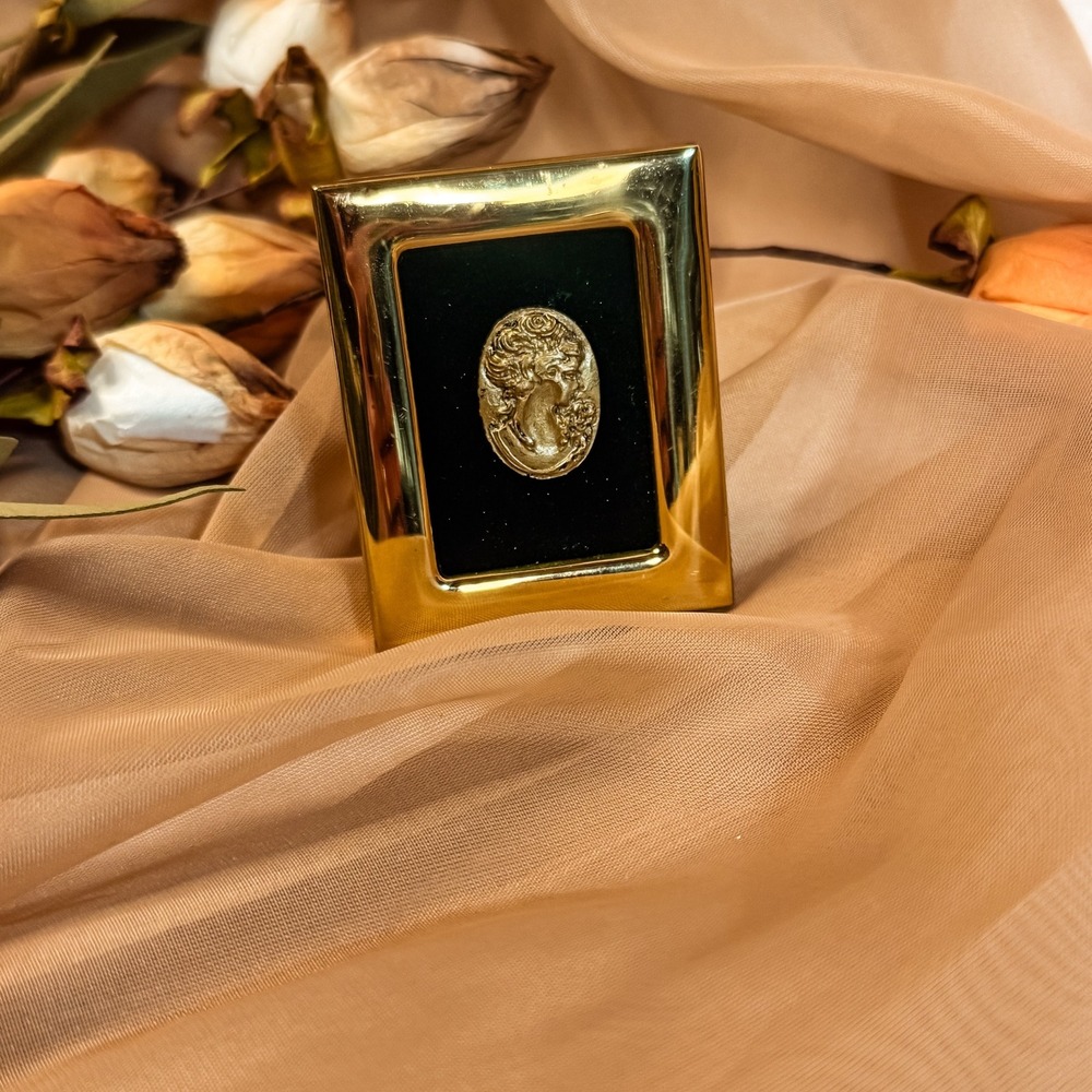 Gold Cameo‎ Mini Art